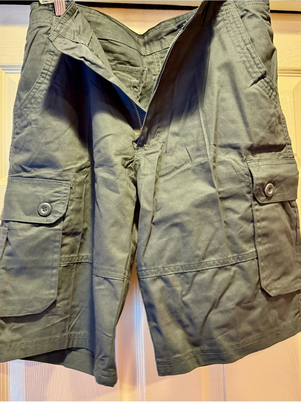 Men's Olive Cargo Shorts - Classic Utility Style